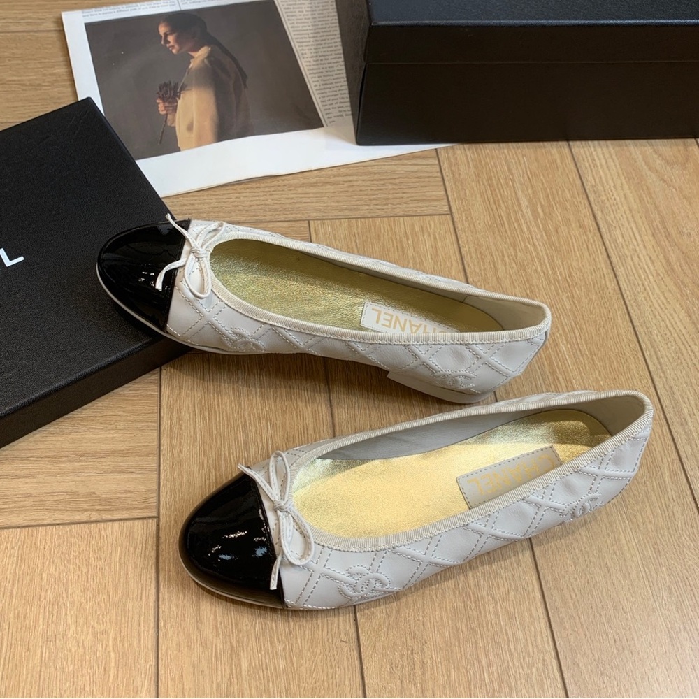 ✨ Chanel Black & White Quilted CC Ballet Flats ✨